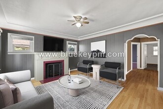Building Photo - 1313 7th St