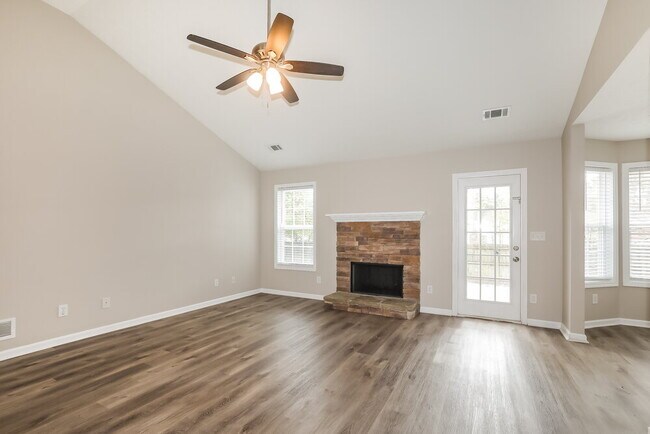 Foto del edificio - 725 Loblolly Ln