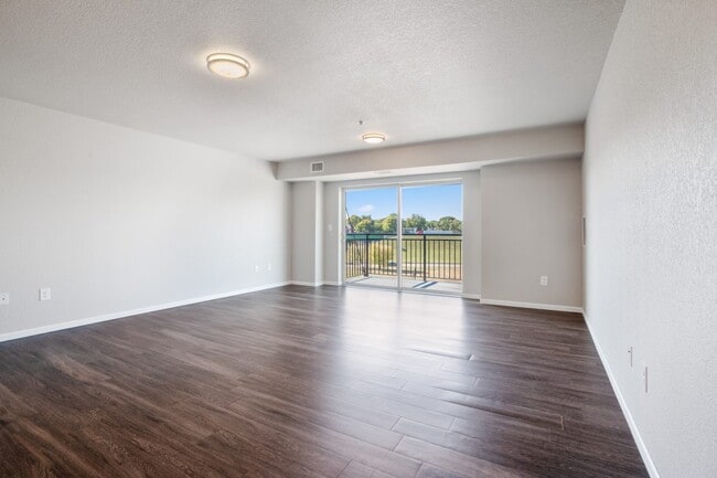 Building Photo - Grand Crossing