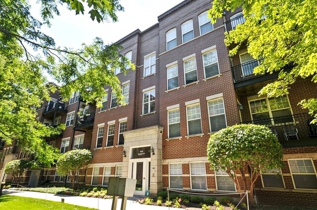 Building Photo - 301 W Scott St