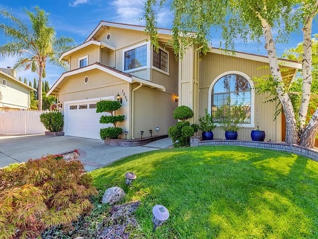 Building Photo - 1206 Sycamore Ct