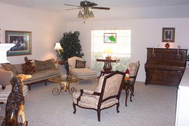 Building Photo - 21255 Park Bluff Dr