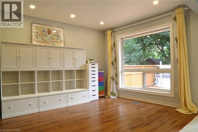 Building Photo - 489 Timbercroft Crescent