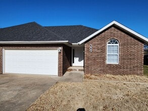 Building Photo - 209 W Wade St