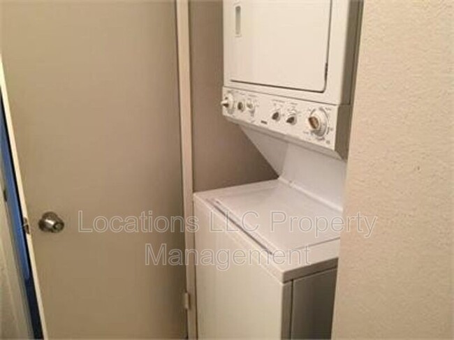Building Photo - 94-1463-1463 Waipio Uka St