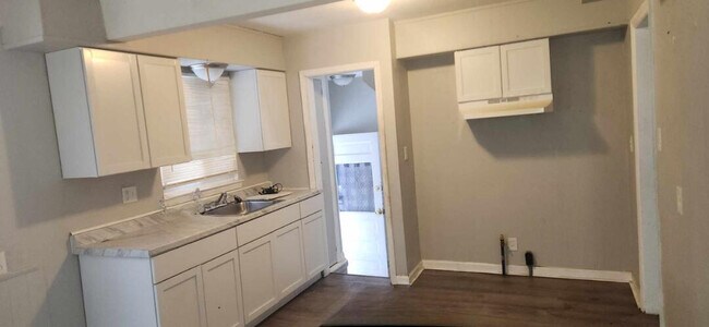 Building Photo - 11776 Rossiter St