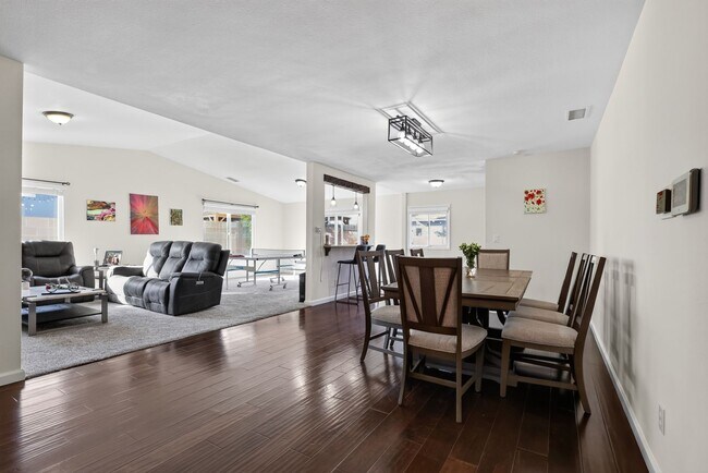 Foto del edificio - 832 Alvin St