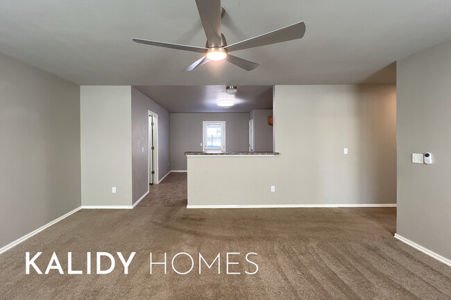 Foto del edificio - 7804 Bennie Terrace