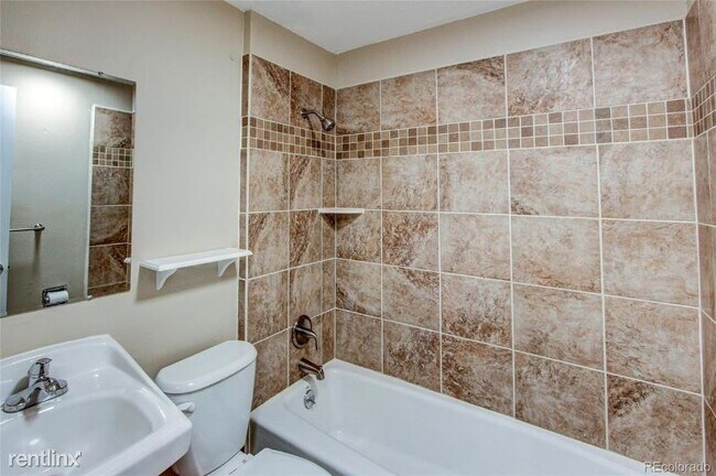 Building Photo - 3 br, 2 bath House - 627 Mount Evans St