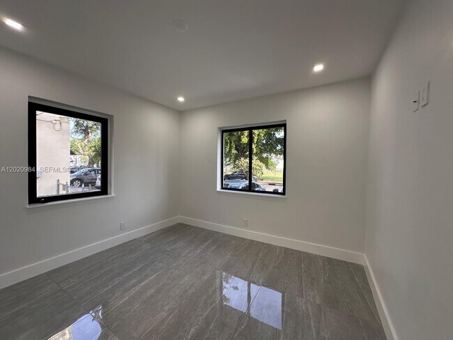 Foto del edificio - 931 NW 1st St