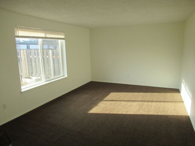 Foto del edificio - Two Bedroom Duplex in McMinnville