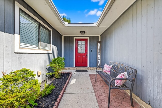 Building Photo - 930 Holly Hall Dr