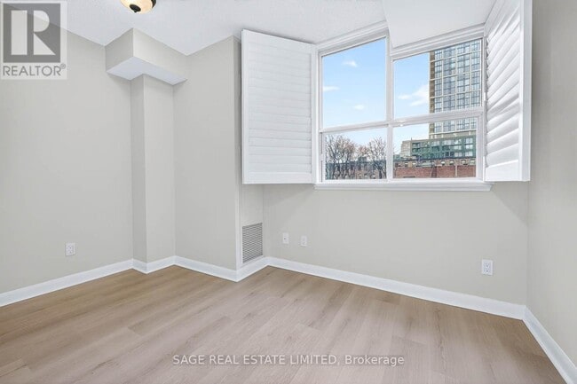 Building Photo - 323 Richmond St E