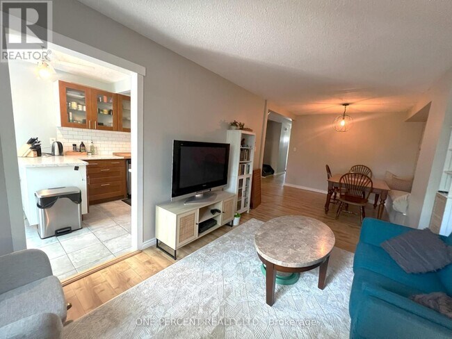 Building Photo - 1330-1330 Trowbridge Dr