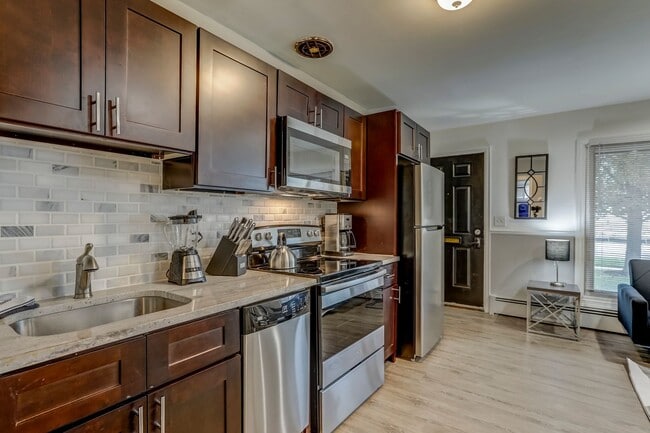 Building Photo - COMPLETELY UPDATED RANCH STYLE PRIVATE ENT...