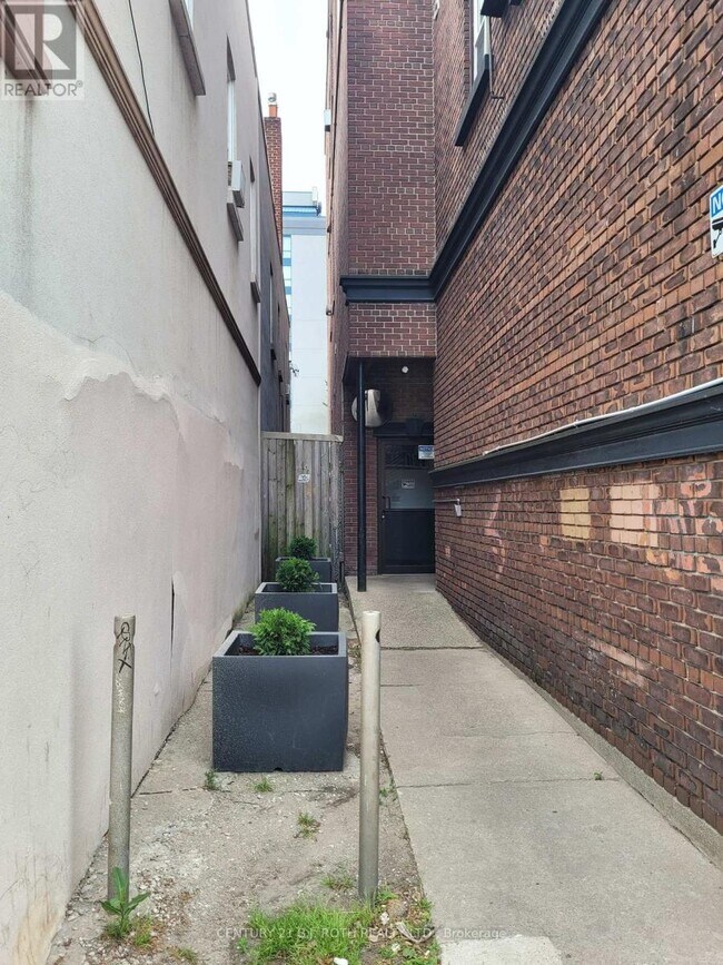 Photo du bâtiment - 19 Dunlop St W