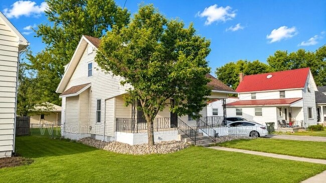 Building Photo - 238 E Main St