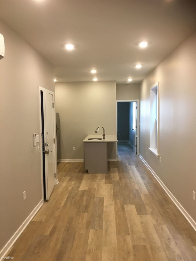 Building Photo - 2 br, 1 bath Apartment - 304 Ege Ave