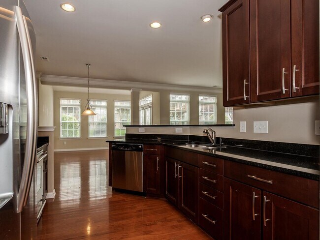 Building Photo - Great location off Archdale!