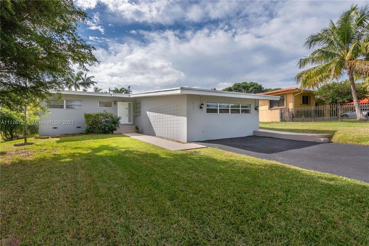 Foto principal - 510 NE 108th St