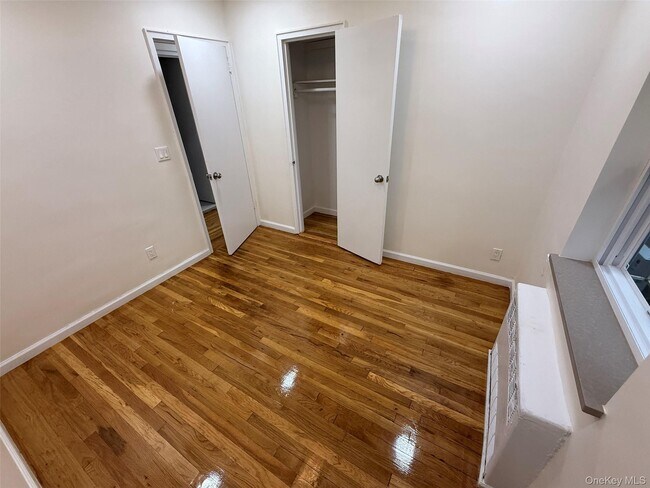 Foto del edificio - 46-22 59th St