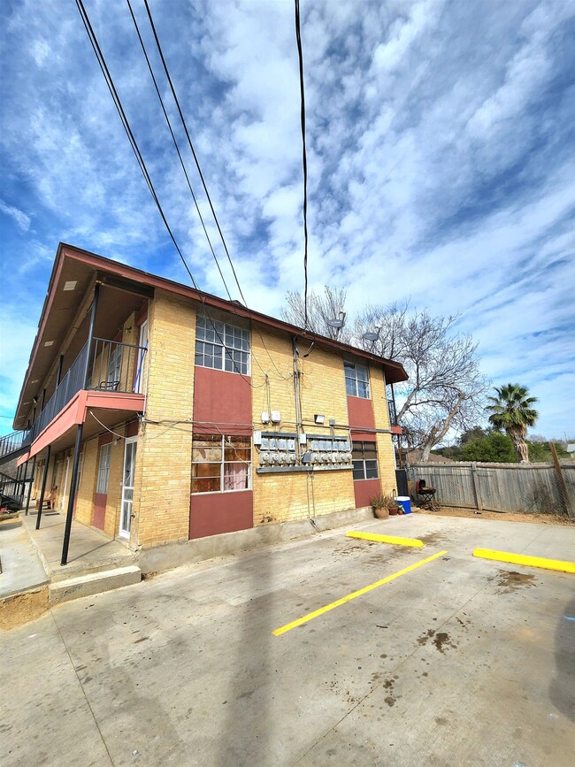 Building Photo - 1001 Reynolds St