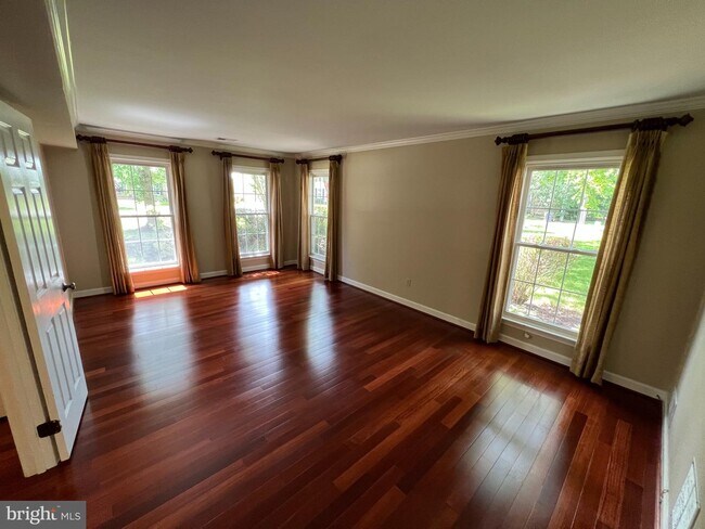 Building Photo - 3220 Aquia Dr