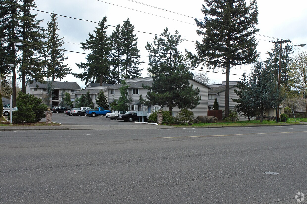 Primary Photo - Six Quarters Apartments