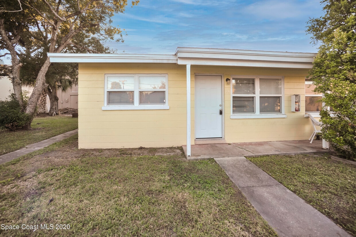 Primary Photo - 1420 Avocado Ave