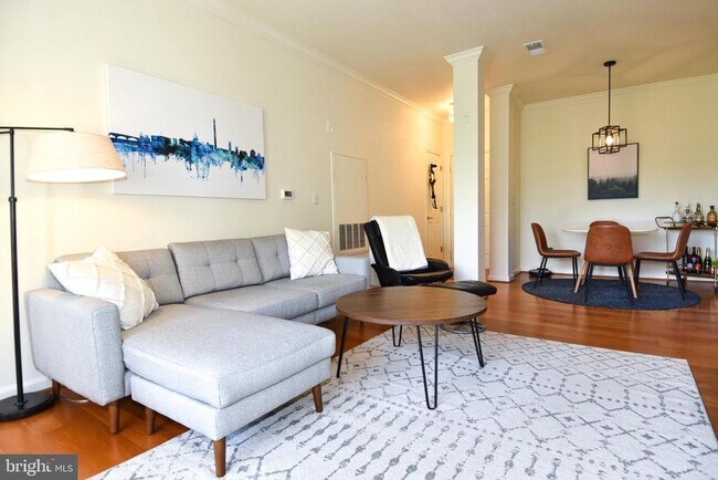 Foto del edificio - 4551 Strutfield Ln