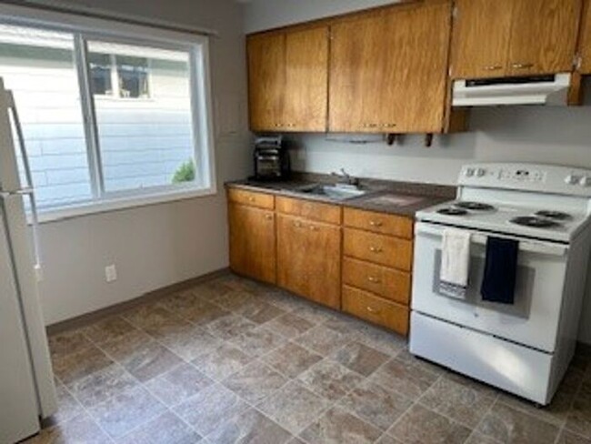 Building Photo - 2bed/1bath Available NOW! ONE MONTH FREE W...