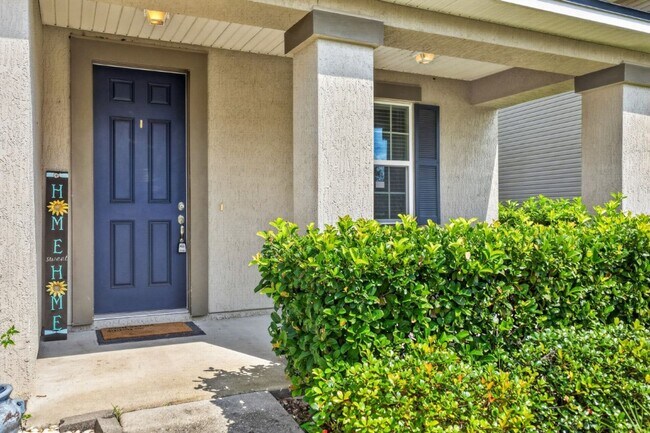 Foto del edificio - Large 4 bedroom home in Oakleaf