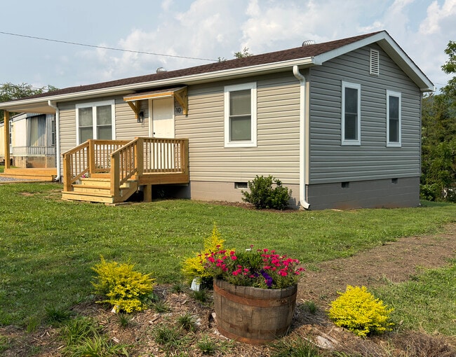Building Photo - 10 Gentlebreeze Ln
