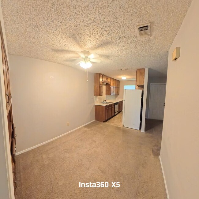 Foto del edificio - 7324 Davis Blvd