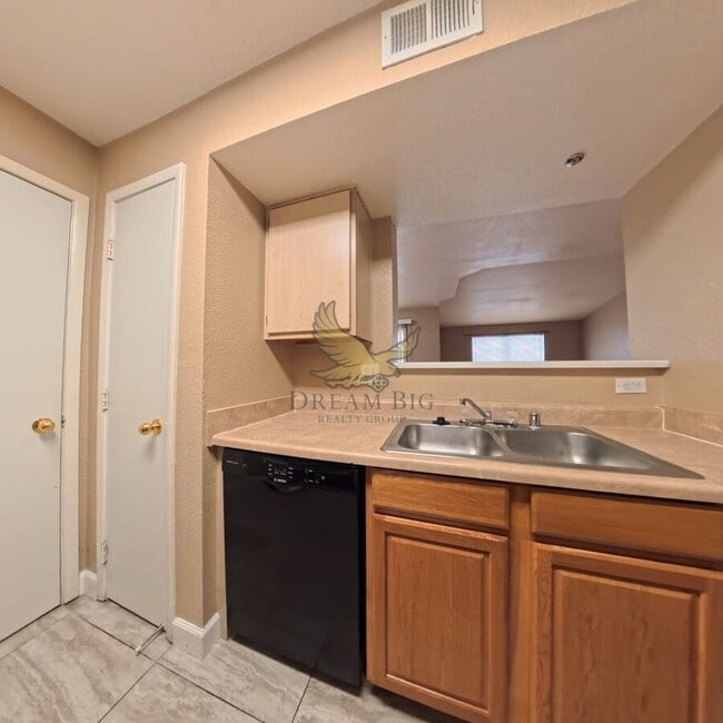 Building Photo - 8101 W Flamingo Rd