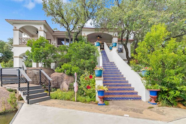 Foto del edificio - 327 Elm Lodge Dr