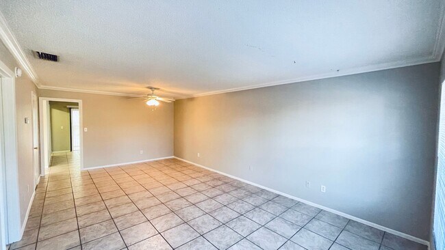 Foto del edificio - Available March! 2/2 Duplex near 408 and V...