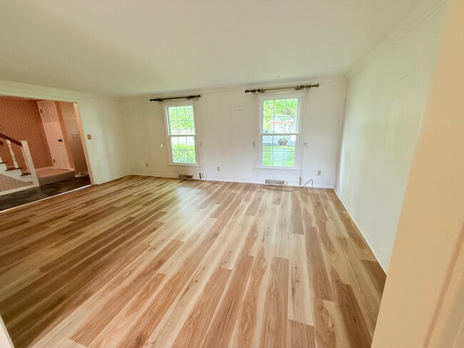 Building Photo - 251 Old Lyme Dr