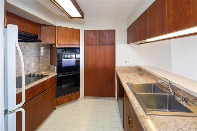 Building Photo - 583 Kamoku St