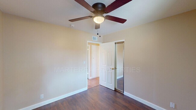 Foto del edificio - Remodeled 4 bedroom home in Huntington Beach