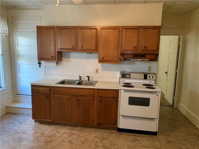 Building Photo - 2105 Freemansburg Ave