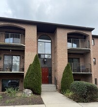 Building Photo - 930 Cold Spring Rd