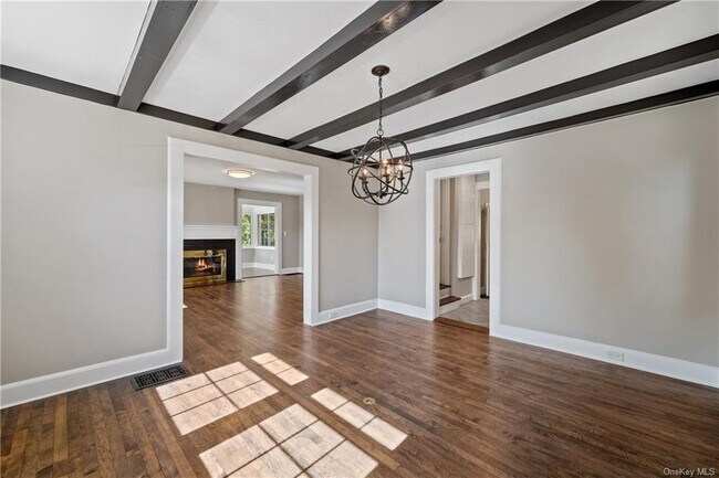 Building Photo - 317 Bronxville Rd
