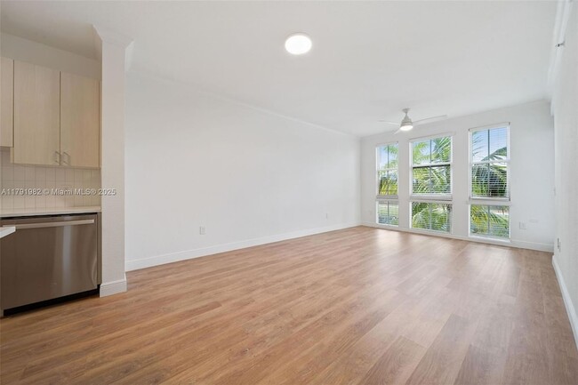 Foto del edificio - 10170 SW 7th St