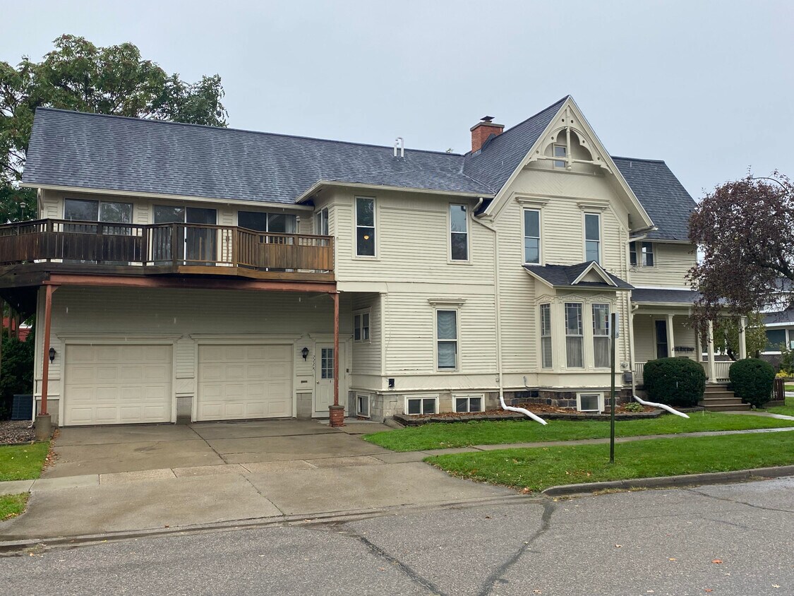 222 E Mason St Unit 1, Owosso, MI 48867 Apartments in Owosso, MI