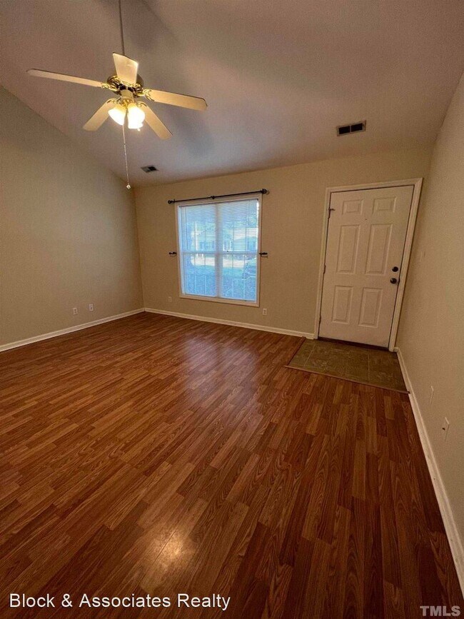 Building Photo - 2 br, 1 bath House - 420 Wall Street