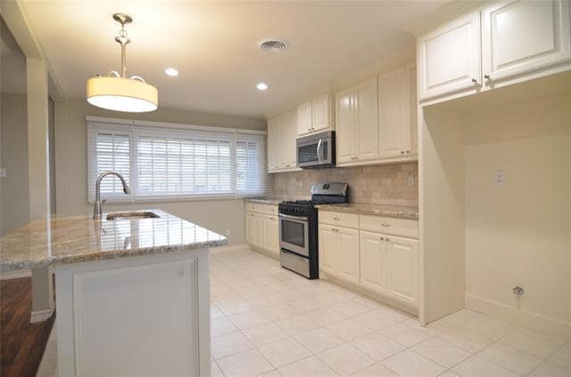 Building Photo - 10447 Lanshire Dr