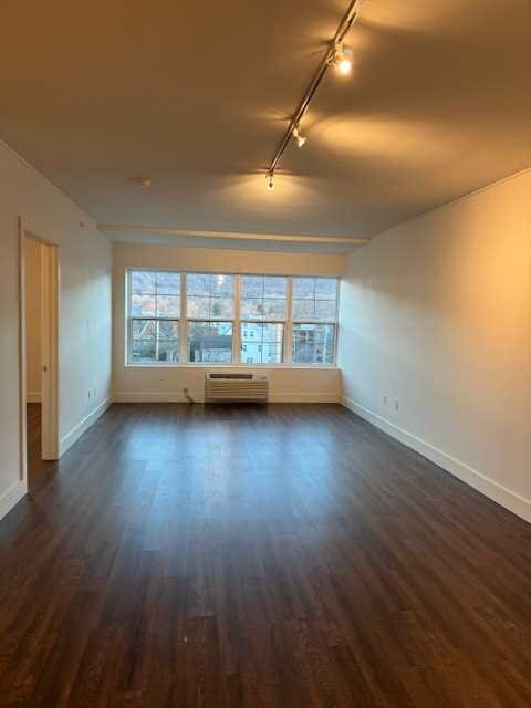 Building Photo - 35 Van Nydeck Ave