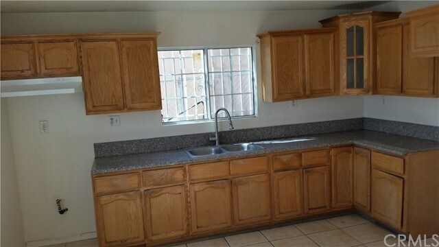 Foto del edificio - 1755 E 92nd St