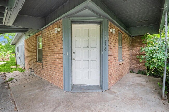 Building Photo - 1014 Dolly Wright St